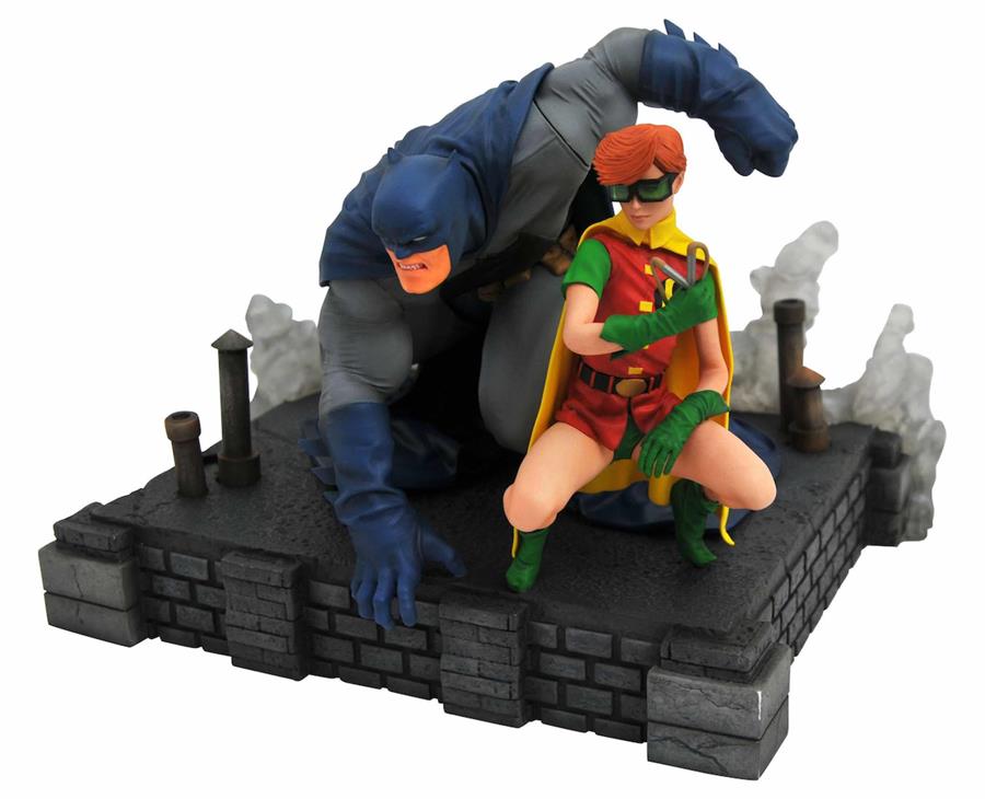 BATMAN Y ROBIN PVC DIORAMA ESTATUA 20 CM THE DARK KNIGHT RETURNS DC COMICS GALLERY | N1219-MERCH20 | Terra de Còmic - Tu tienda de cómics online especializada en cómics, manga y merchandising